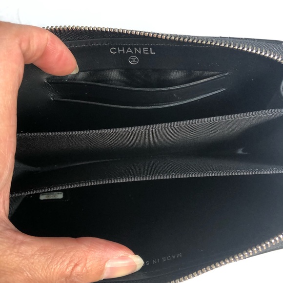 Auth Chanel patent leather zip around wallet - Picture 5 of 17